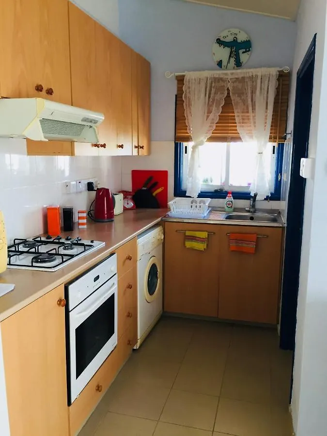 Apartment Artist Cottage In Dromolaxia Larnaca